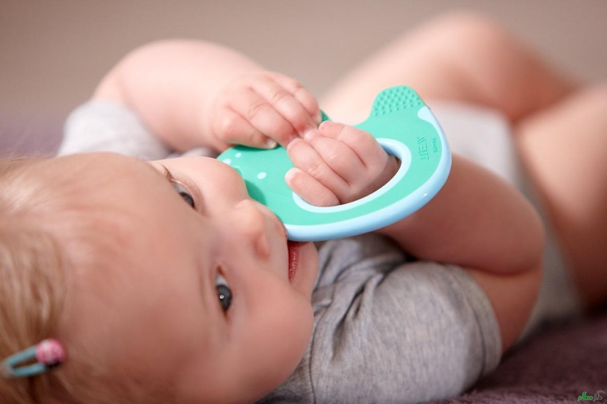 معرفی انواع دندان گیر نوزاد