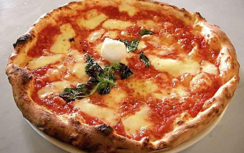 پیتزا خوری در ایتالیا